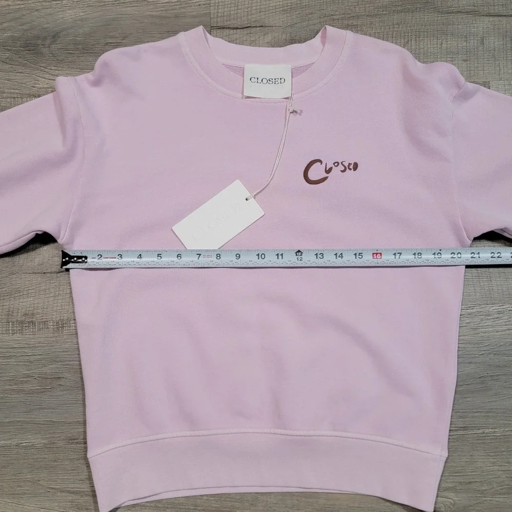 NWT Closed Pink Embroidered Logo Crew Neck Sweatshirt‎ Size Small Oyster